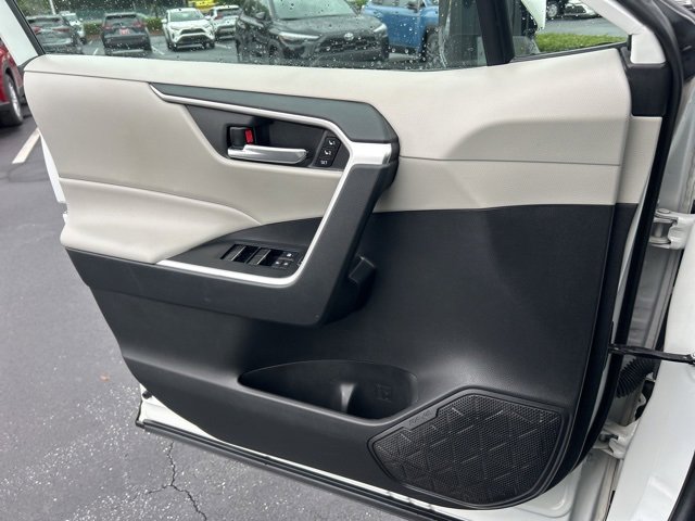 Used 2021 Toyota RAV4 XLE Premium image 31