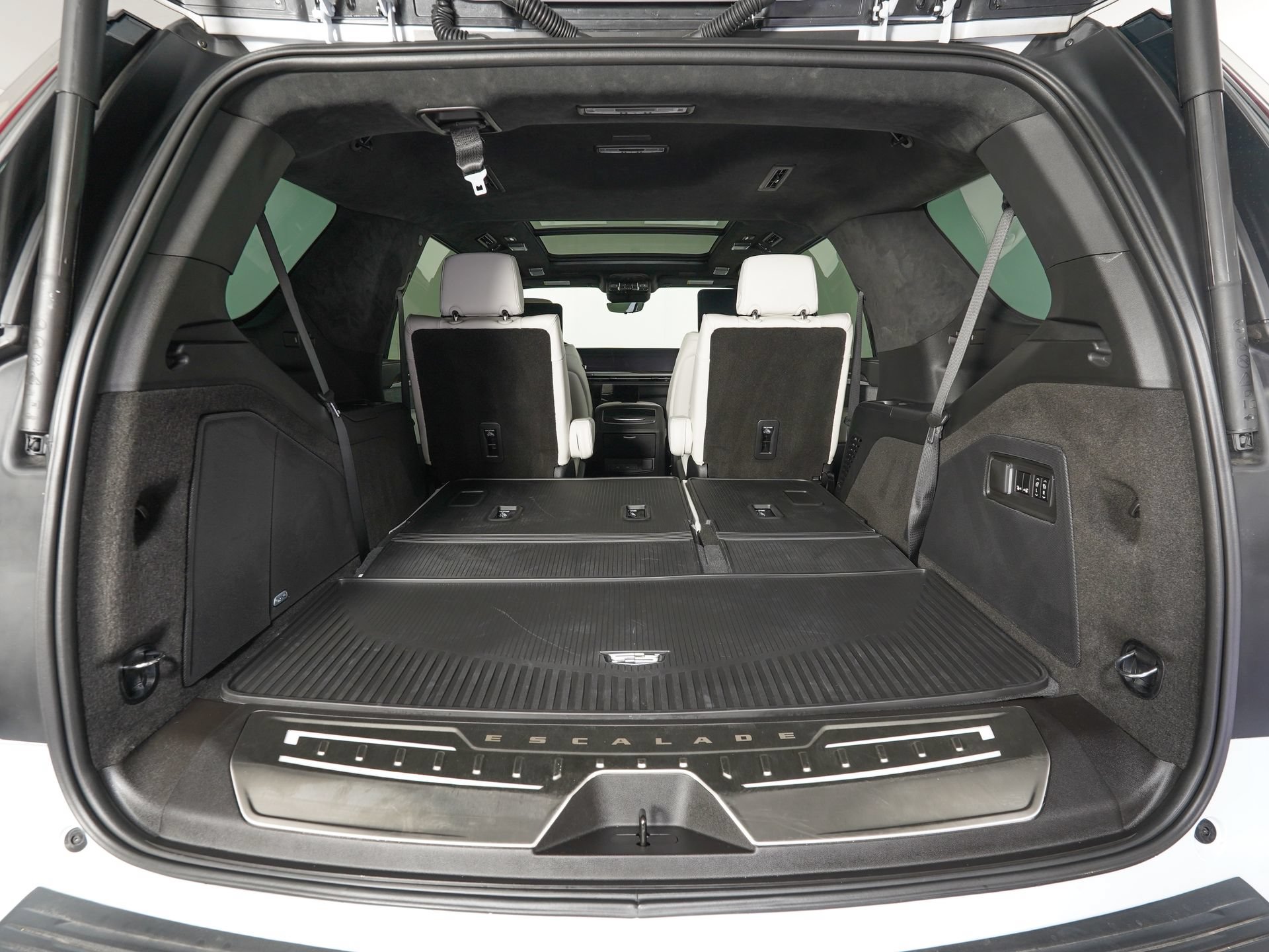 Used 2026 Cadillac Escalade Platinum Luxury w/ LPO, Floor Liner Package AWD/4WD image 13