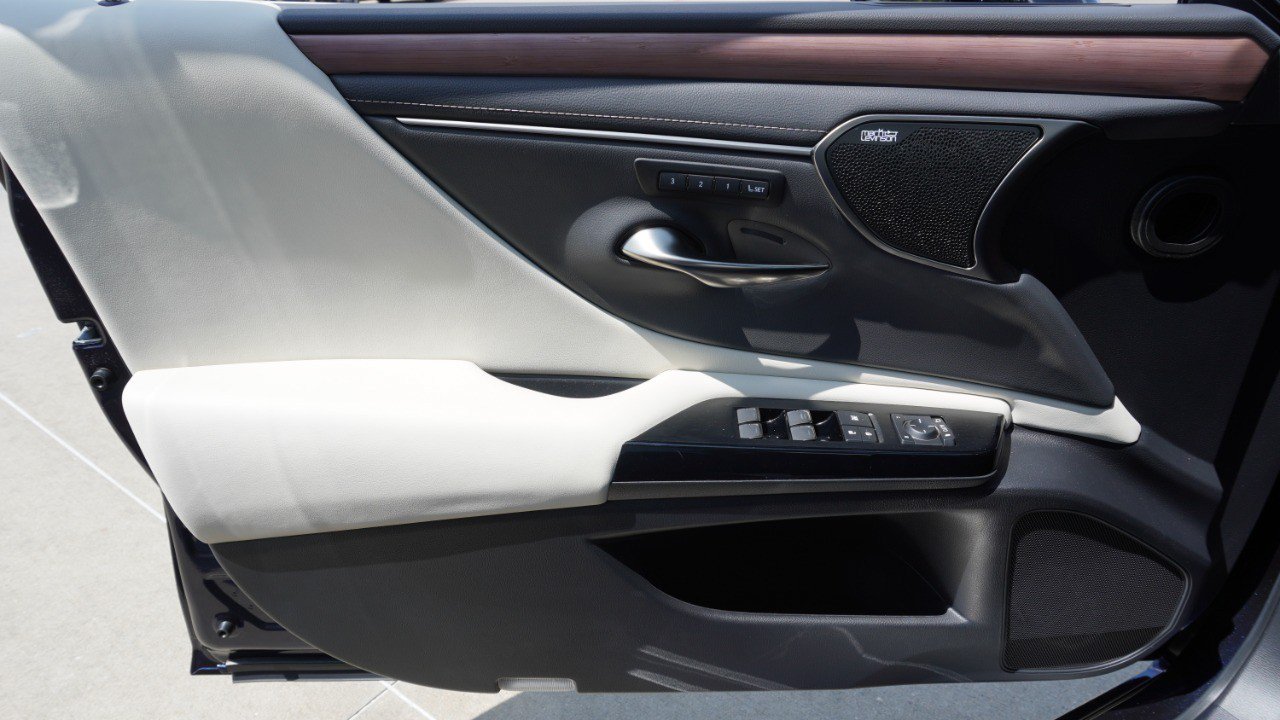 Certified 2025 Lexus ES 350 Ultra Luxury FWD image 21