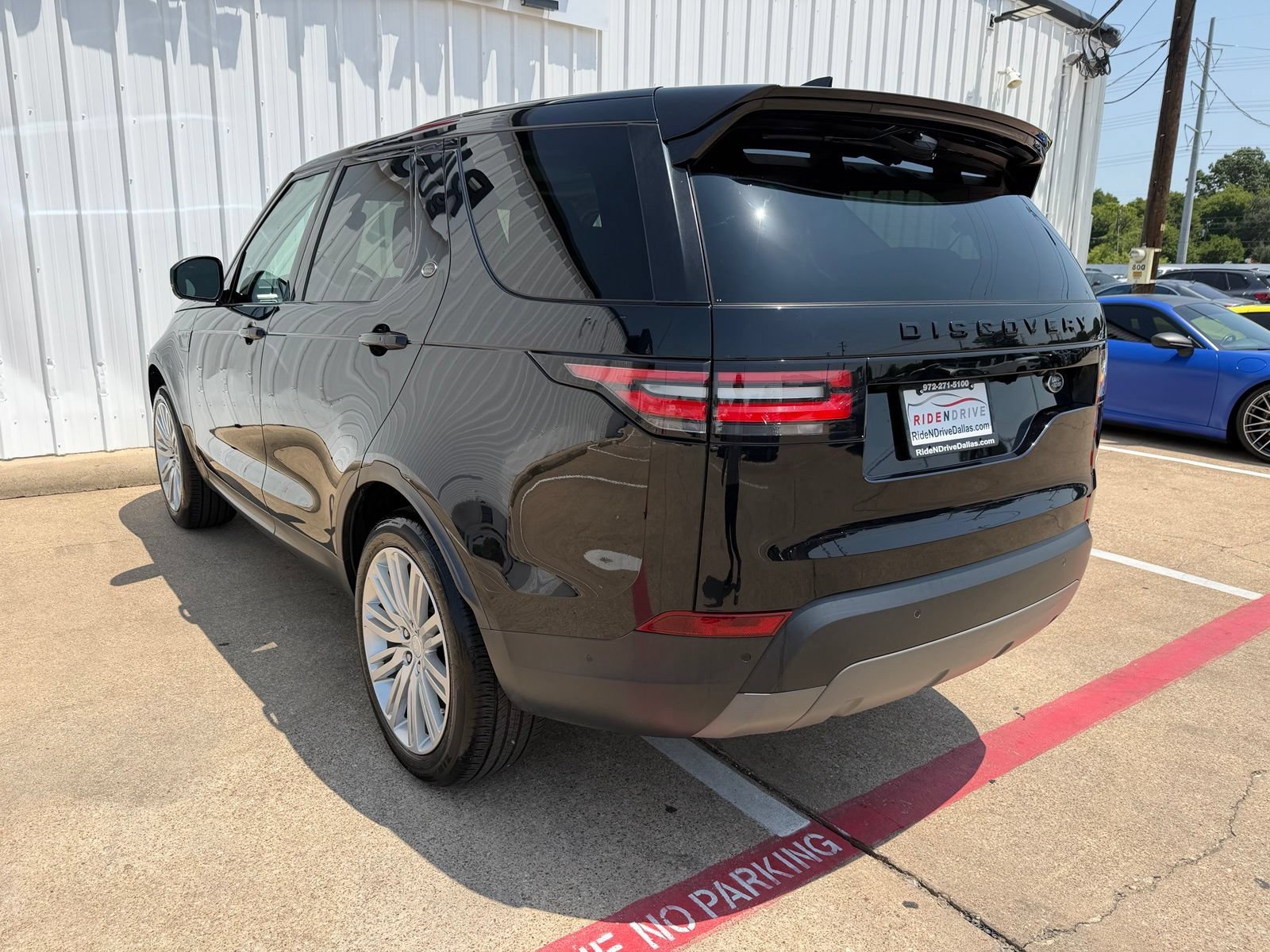 Used 2017 Land Rover Discovery First Edition AWD/4WD image 4