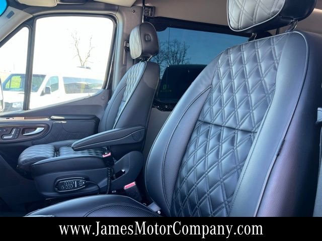 Used 2023 Mercedes-Benz Sprinter 3500 image 3