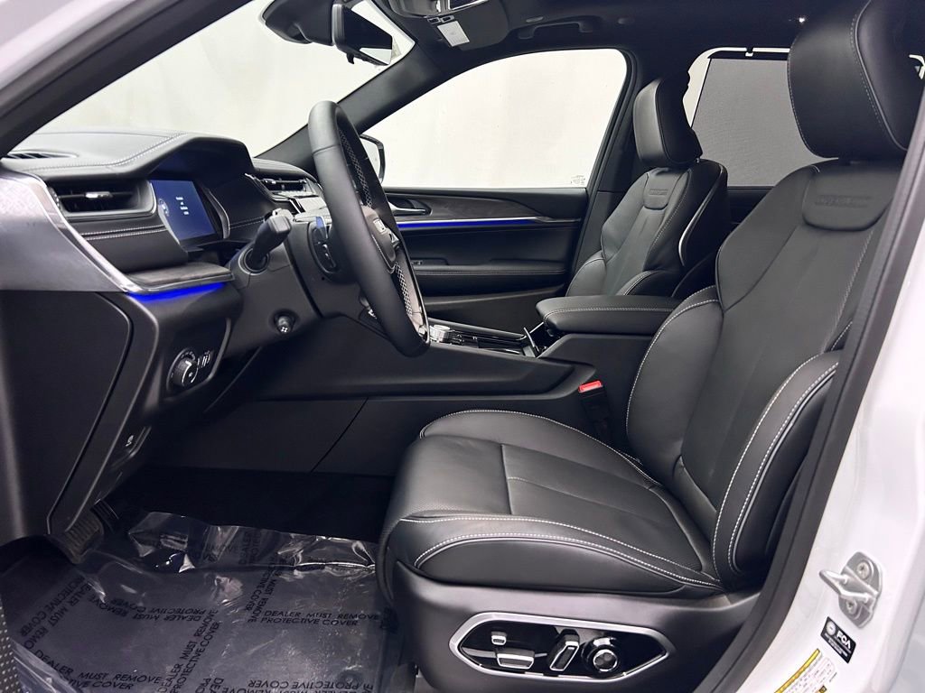 New 2025 Jeep Grand Cherokee Overland w/ Adv Protech Group III image 12