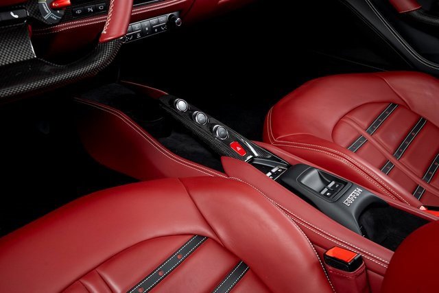 Used 2022 Ferrari F8 Tributo image 28