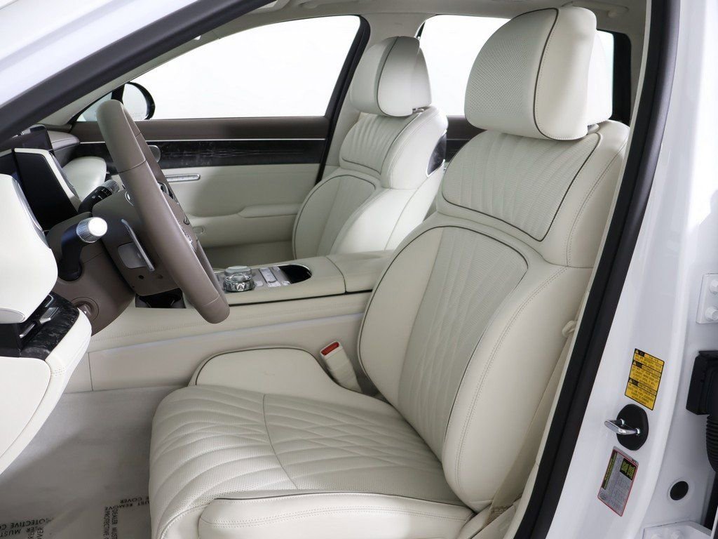 Used 2025 Genesis G90 3.5T image 40