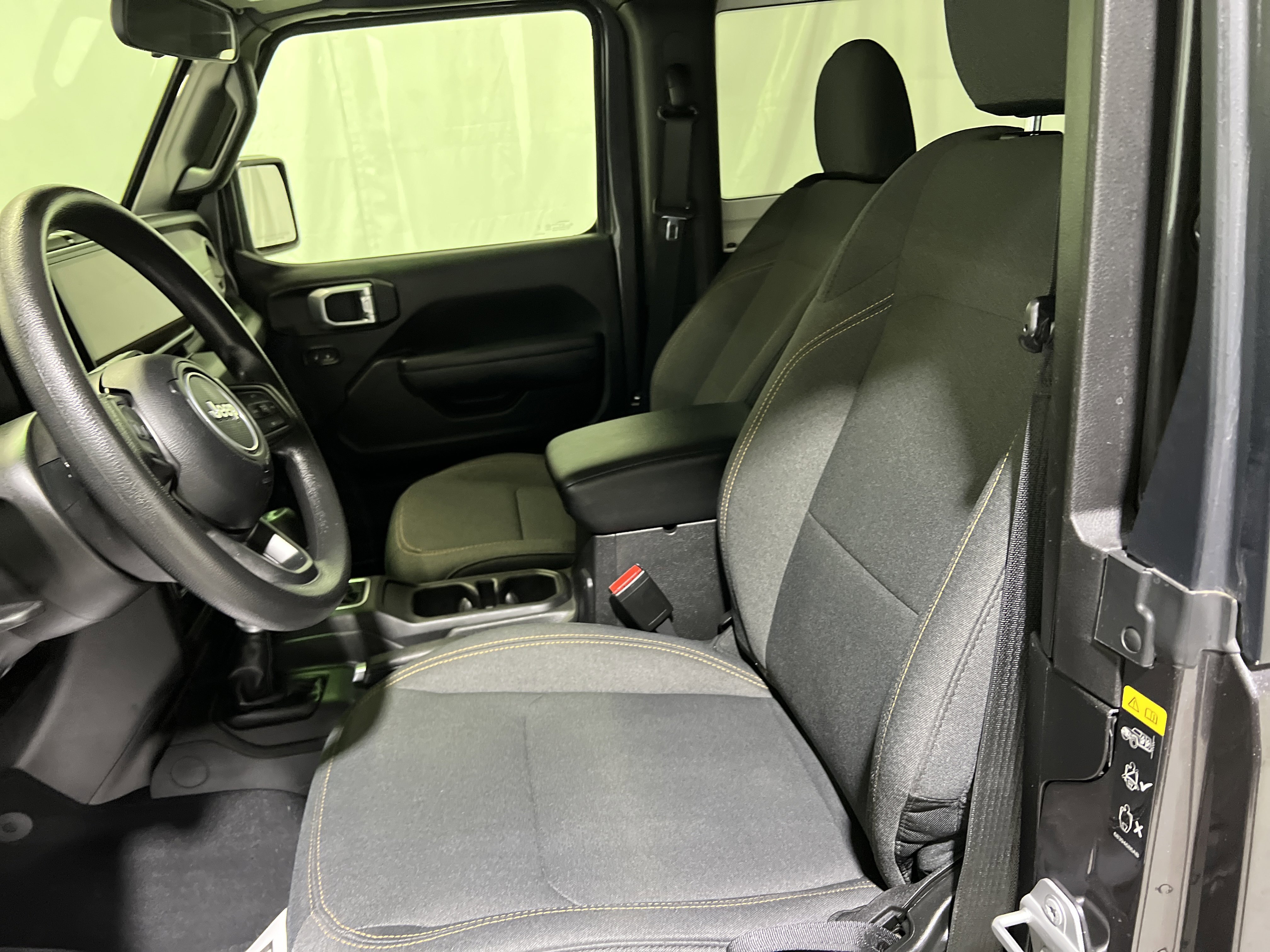 Used 2025 Jeep Wrangler Sport image 17