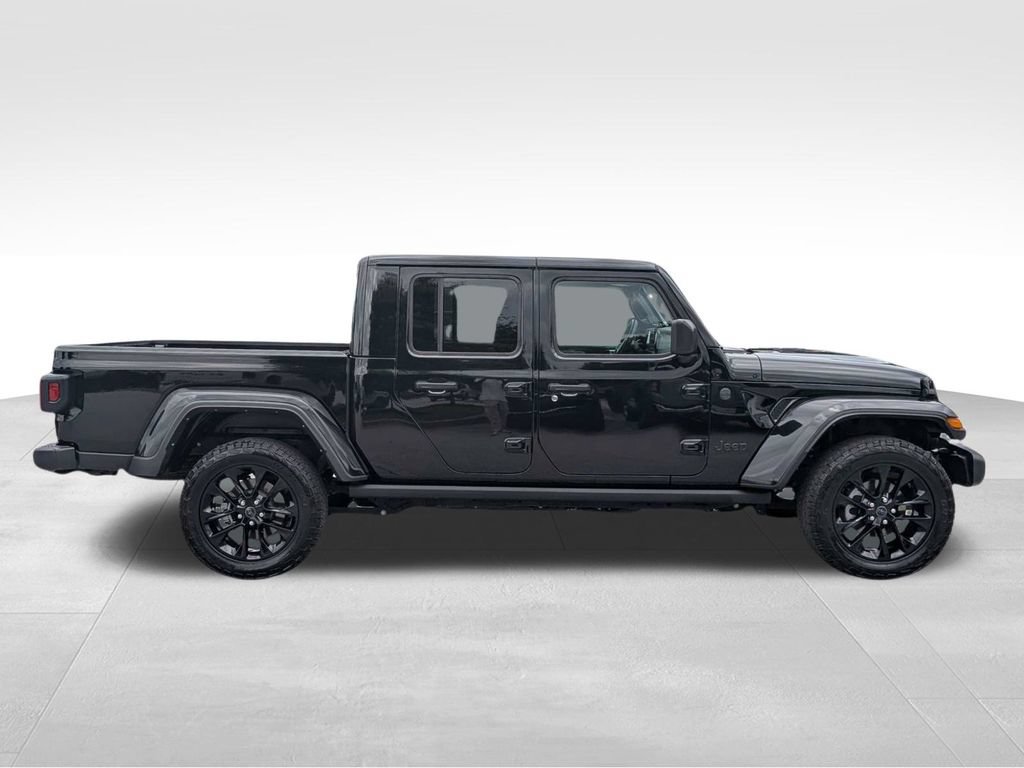Used 2025 Jeep Gladiator Sport AWD/4WD image 3