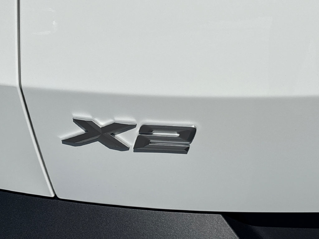 New 2026 BMW X2 xDrive28i AWD/4WD image 11