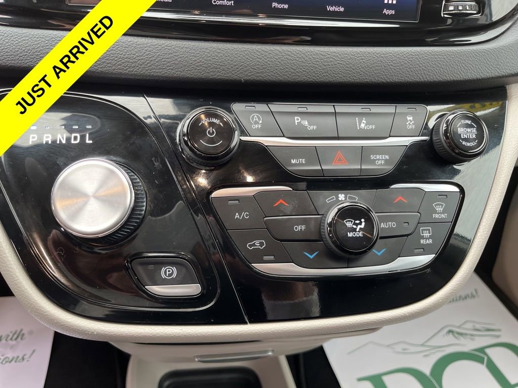 Used 2024 Chrysler Pacifica Touring-L image 24