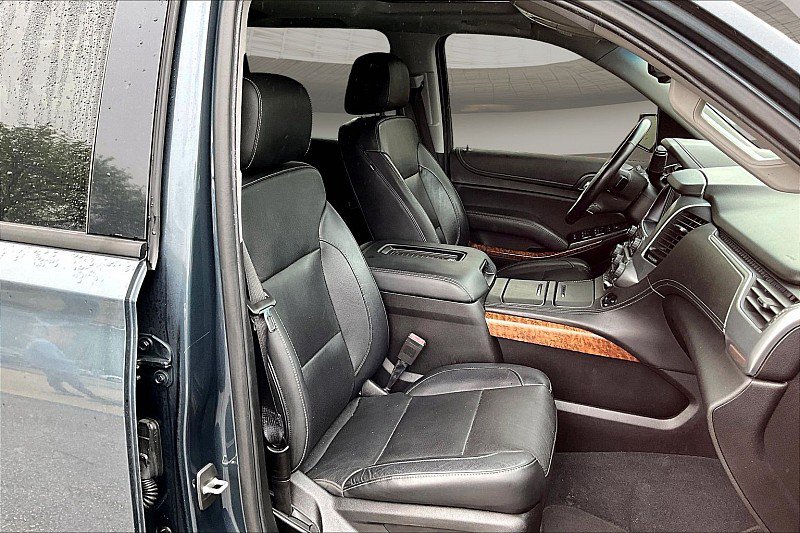 Used 2019 Chevrolet Suburban Premier w/ RST 6.2L Performance Edition RWD image 13