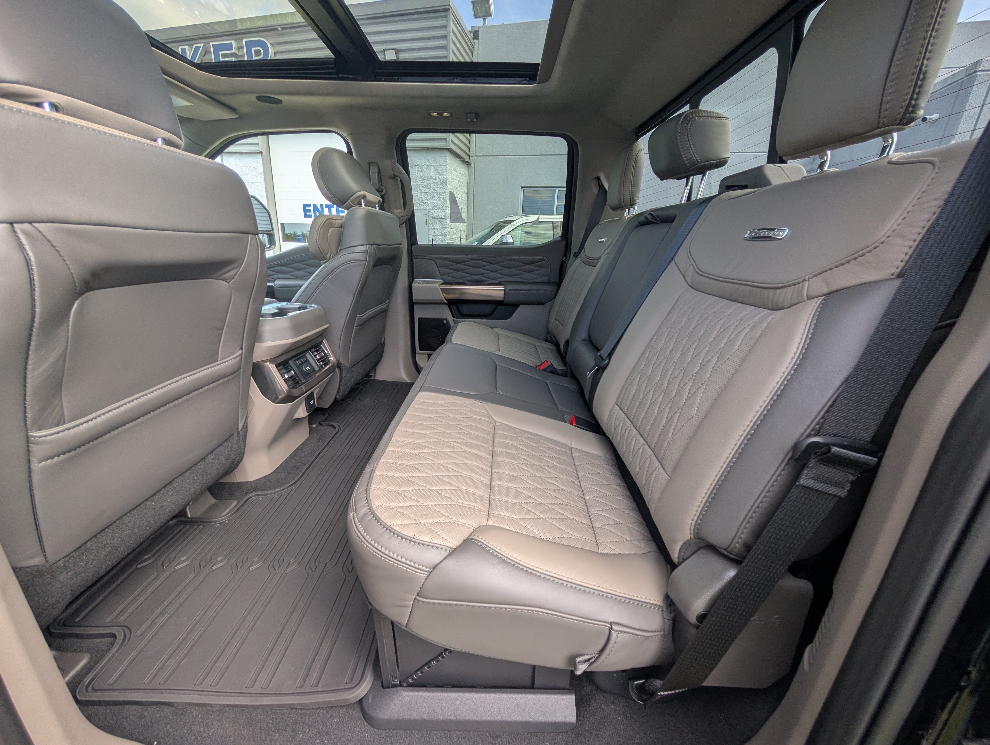 New 2027 Ford F450 Platinum w/ Platinum Plus Package AWD/4WD image 10