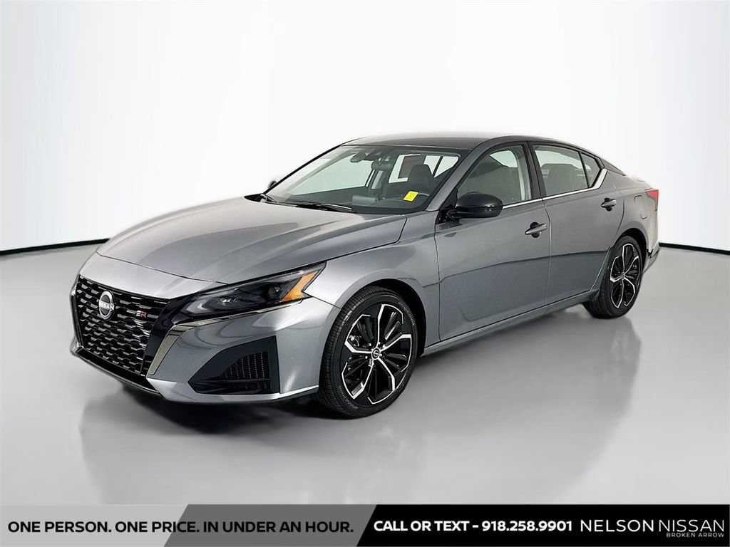 Certified 2025 Nissan Altima 2.5 SR FWD image 1