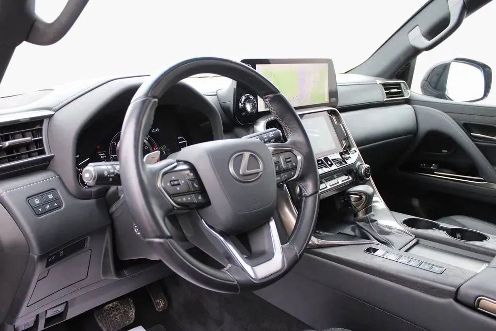 Used 2023 Lexus LX 600 4WD w/ Appearance Package image 12