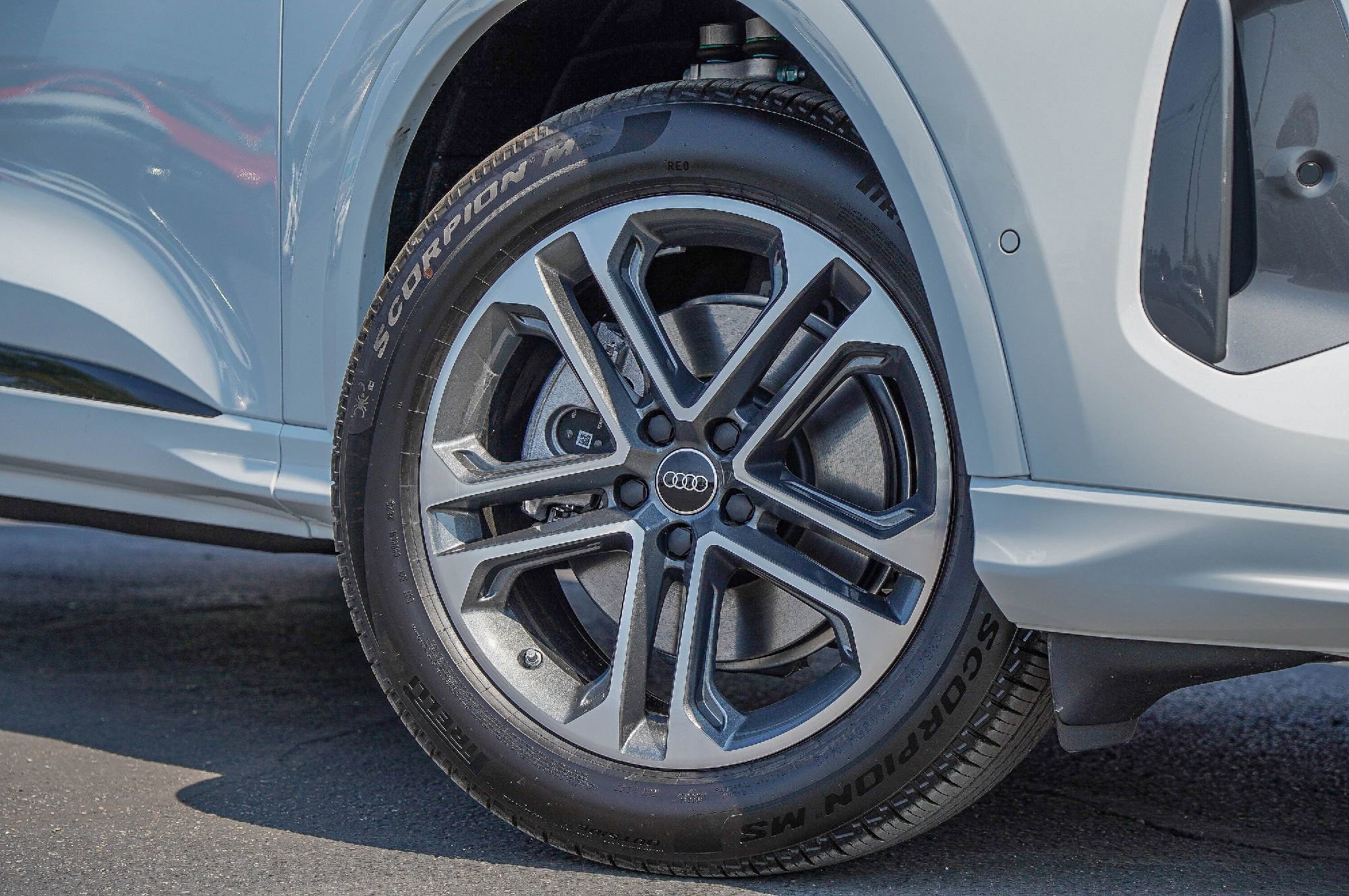 New 2025 Audi Q5 Premium Plus image 2