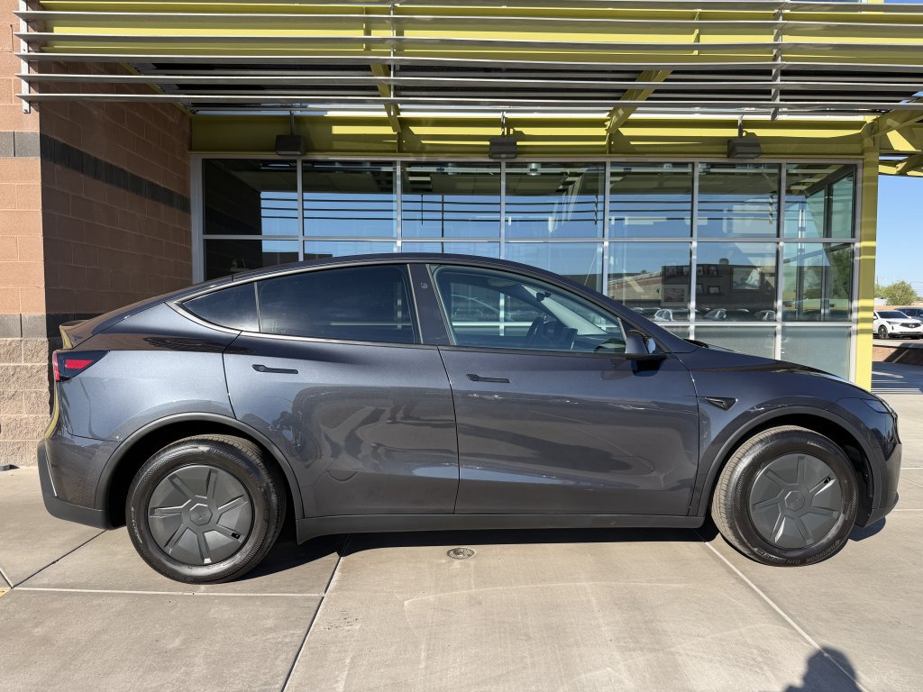 Used 2026 Tesla Model Y 2WD image 9