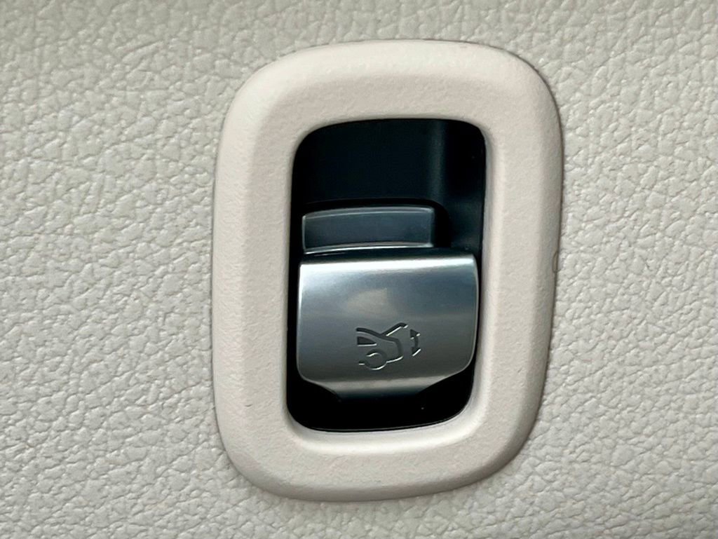 Certified 2023 Mercedes-Benz C 300 4MATIC Sedan image 12