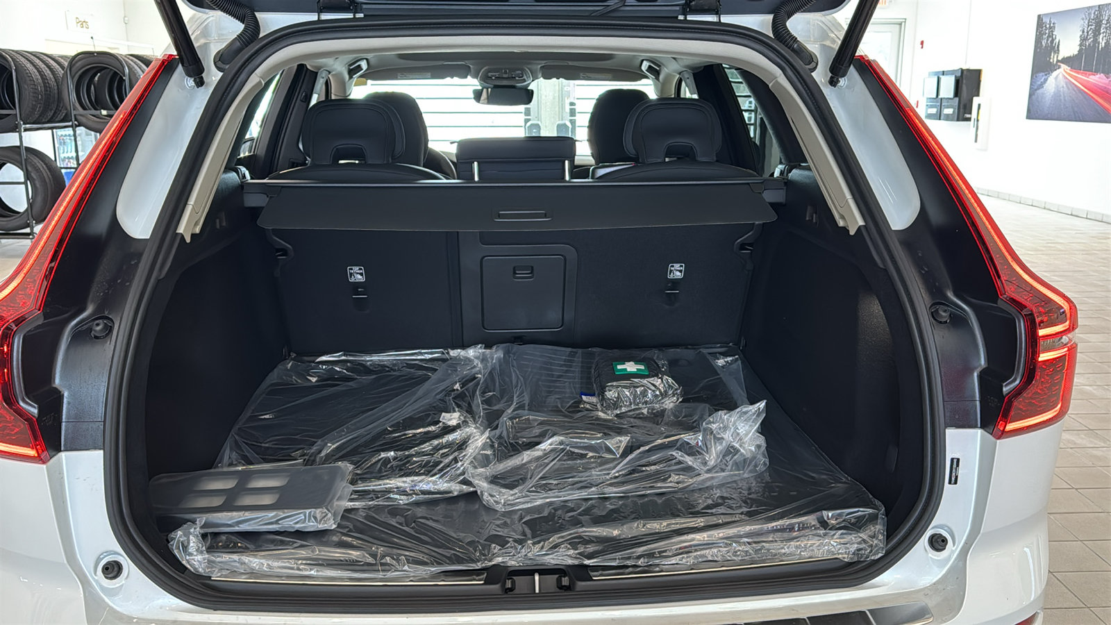 New 2027 Volvo XC60 B5 Plus AWD/4WD image 29