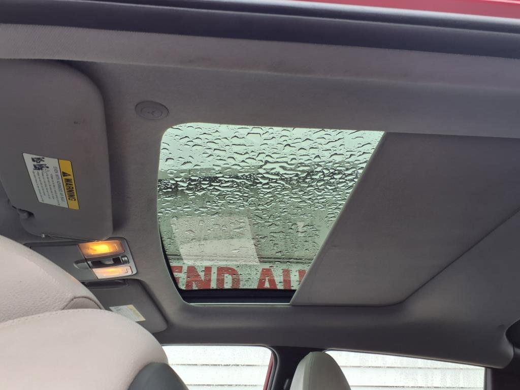 Used 2013 Hyundai Veloster w/ Style Pkg image 10