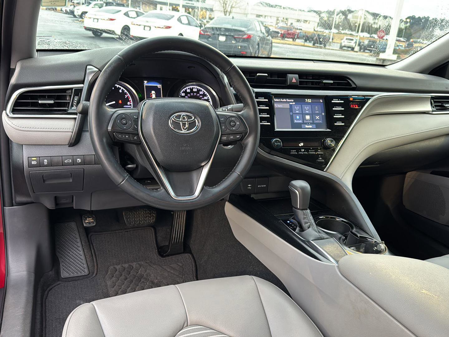 Used 2018 Toyota Camry SE w/ Convenience Package image 16