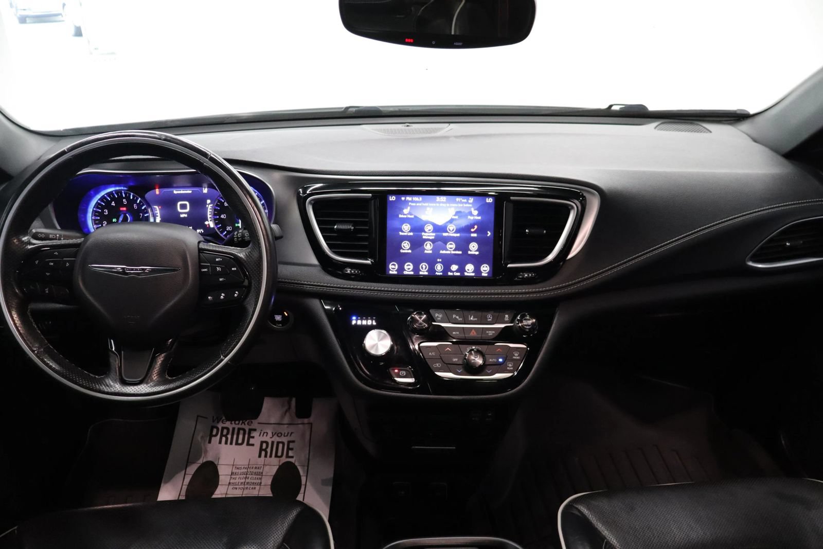 Used 2019 Chrysler Pacifica Limited w/ Advanced Safetytec Group FWD image 28