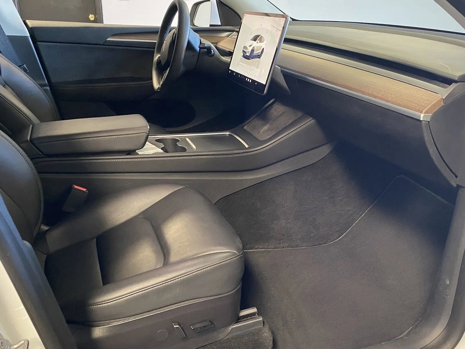 Used 2023 Tesla Model Y AWD image 6