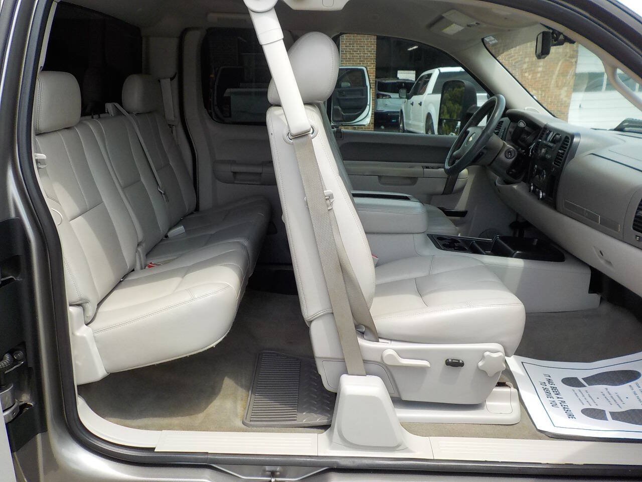 Used 2013 Chevrolet Silverado 2500 LT w/ Custom Sport Truck Package RWD image 29