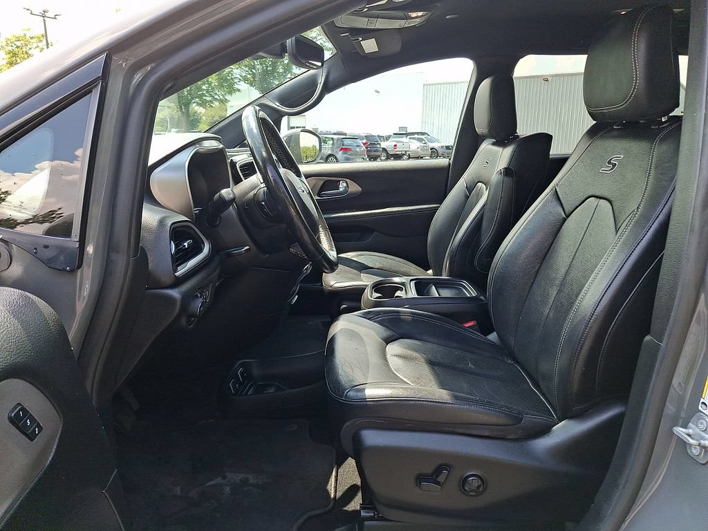 Used 2020 Chrysler Pacifica Touring-L w/ Advanced Safetytec Group AWD/4WD image 17