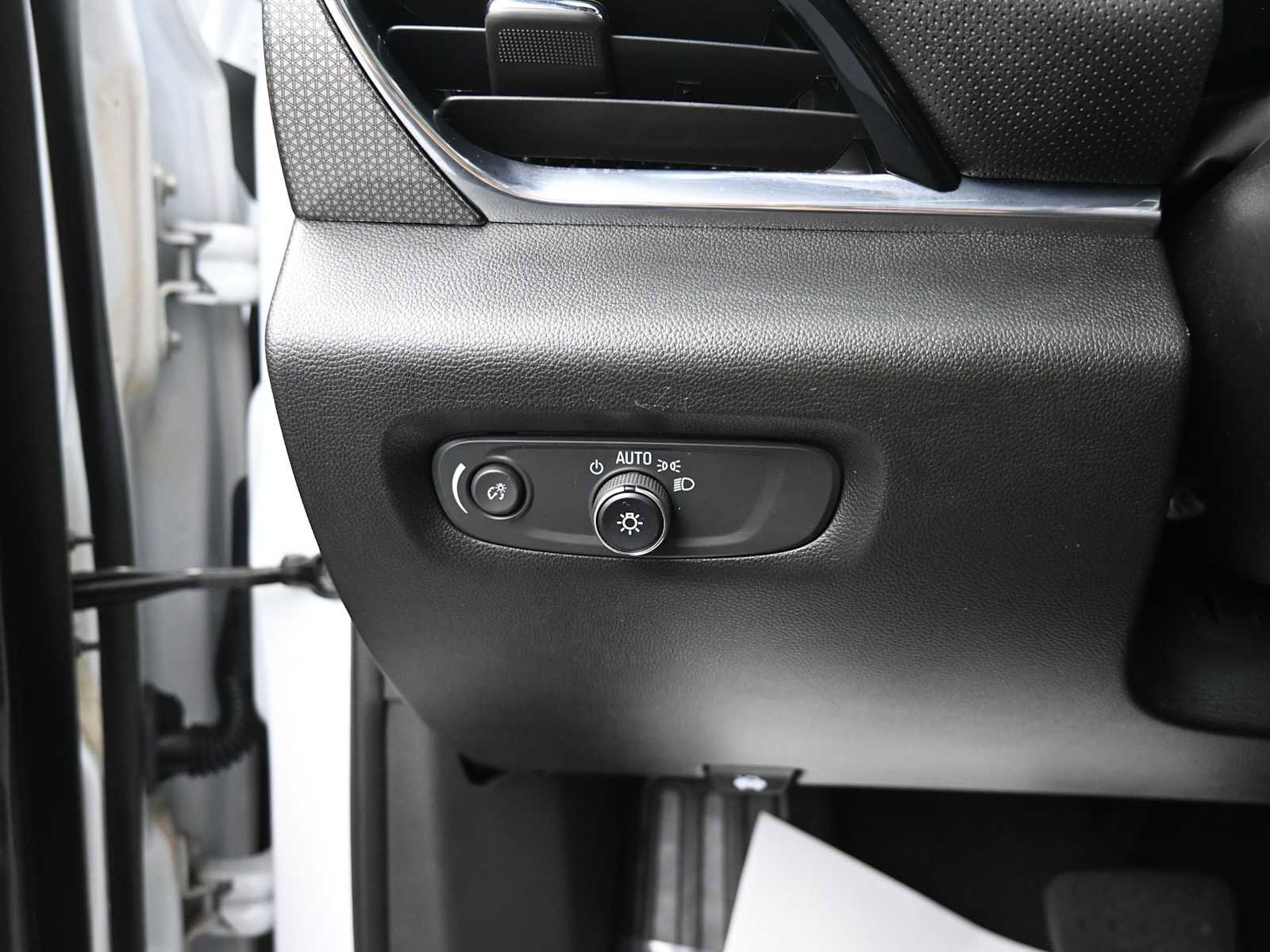 Used 2024 Chevrolet Traverse Premier w/ Redline Edition image 10