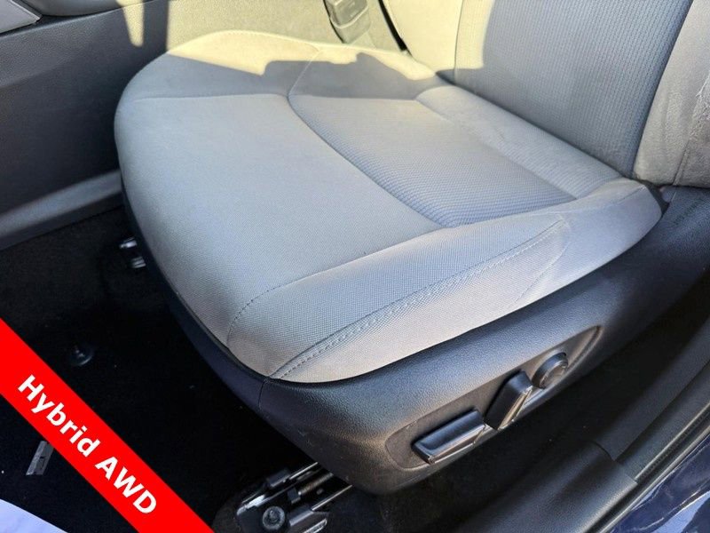 Used 2021 Toyota Venza LE w/ Carpet Mat Package (TMS) image 17