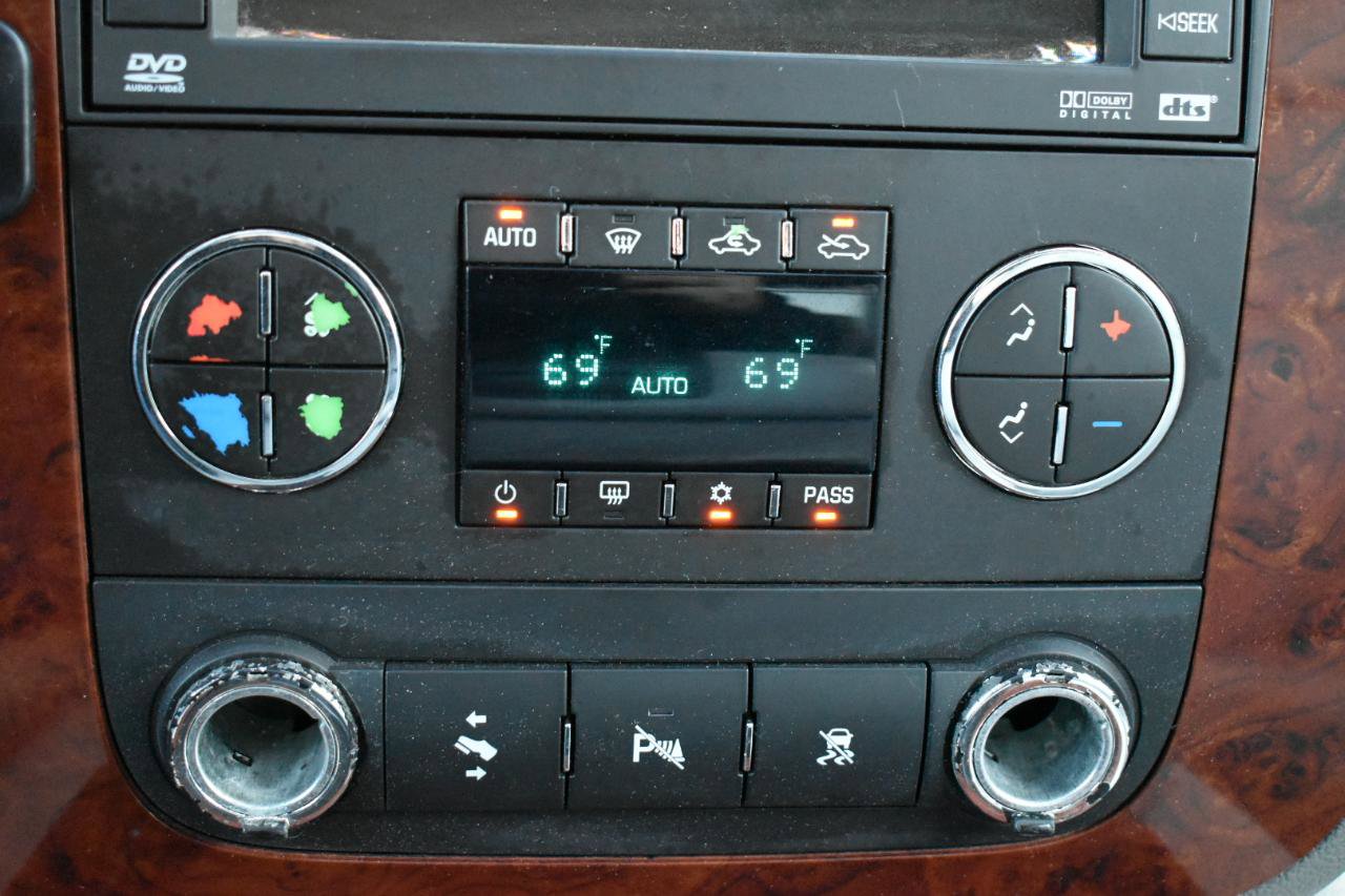 Used 2009 Chevrolet Avalanche LTZ image 21