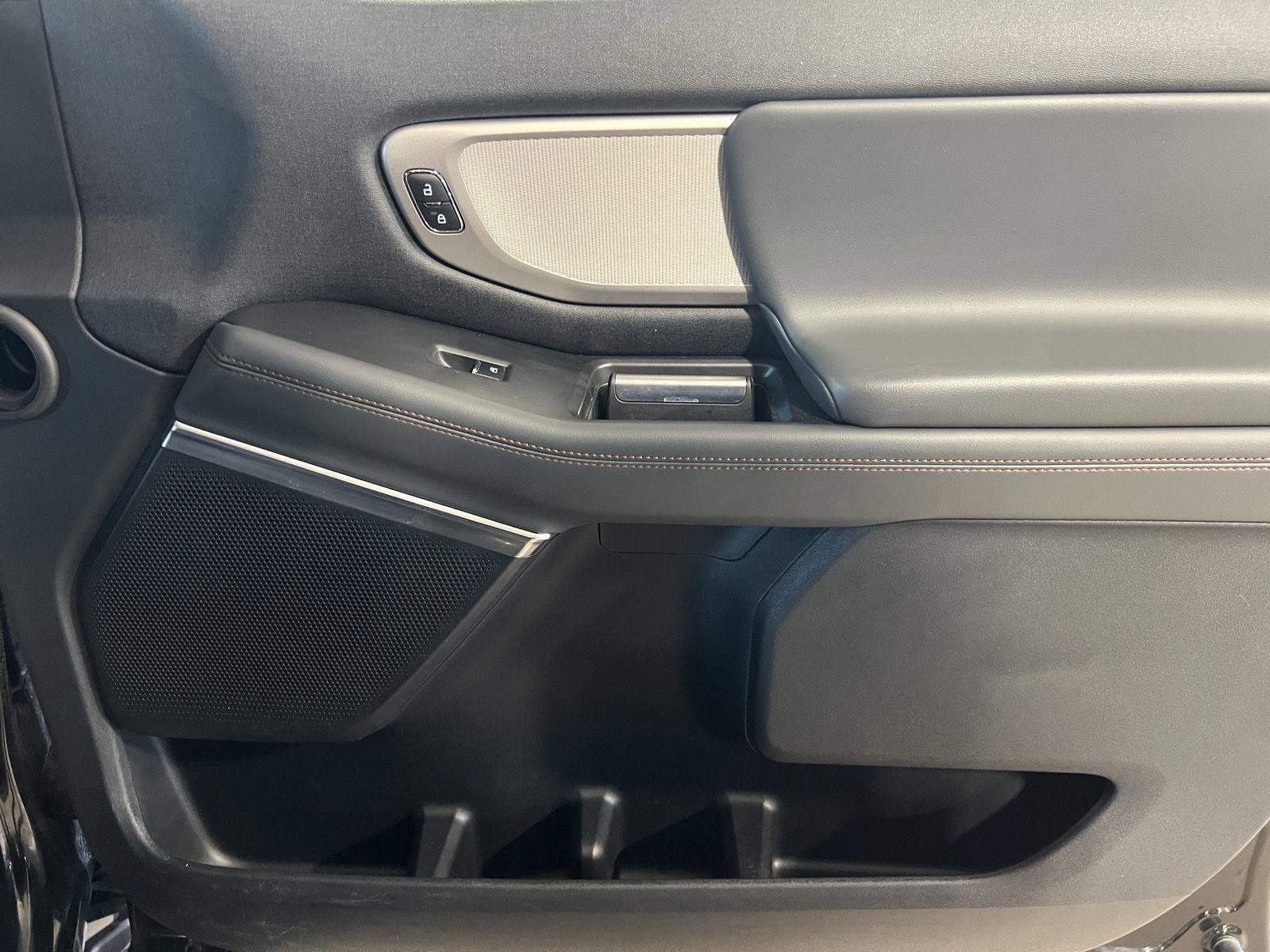 Used 2025 Ford Expedition Active image 25