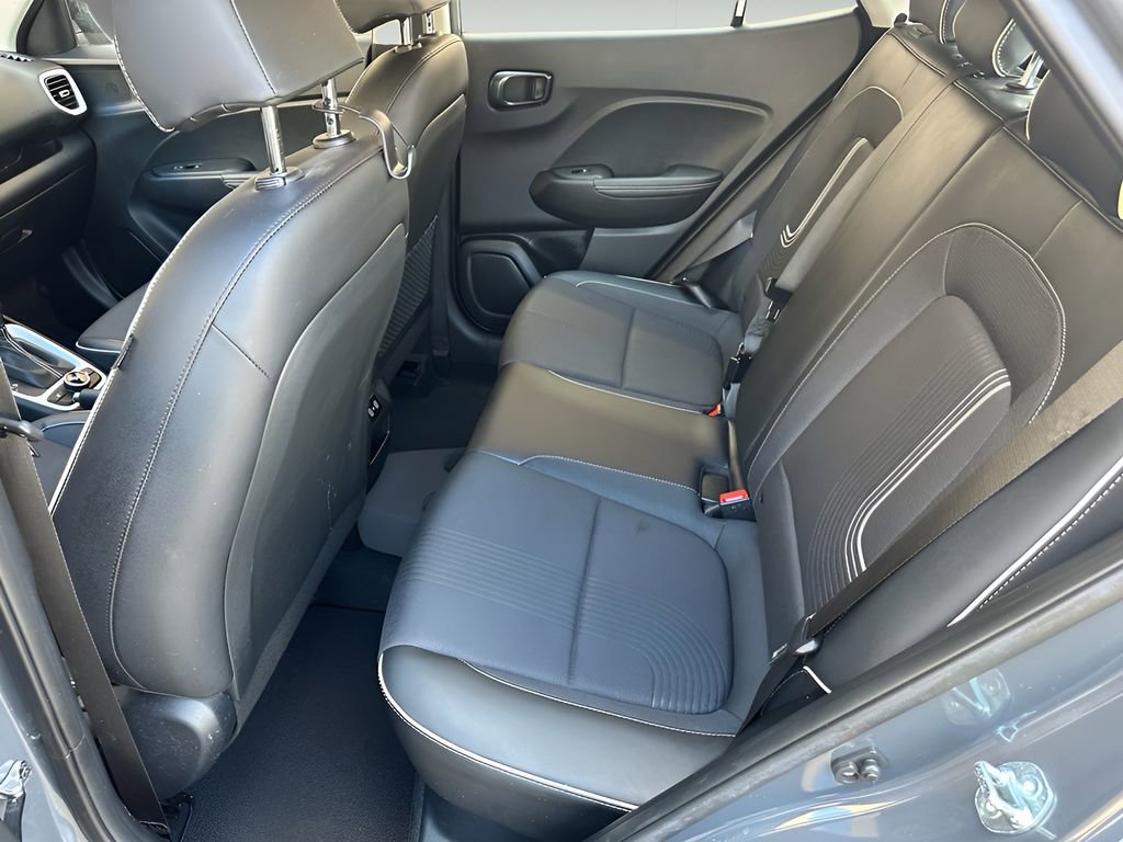 Used 2025 Hyundai Venue Limited image 27
