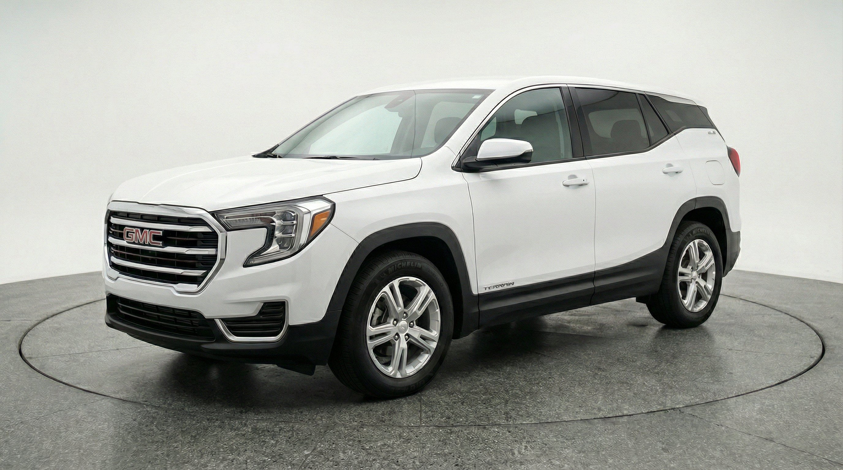 Used 2024 GMC Terrain SLE FWD image 3