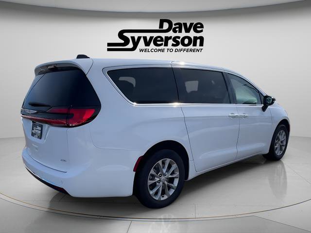 New 2026 Chrysler Pacifica Select AWD/4WD image 5