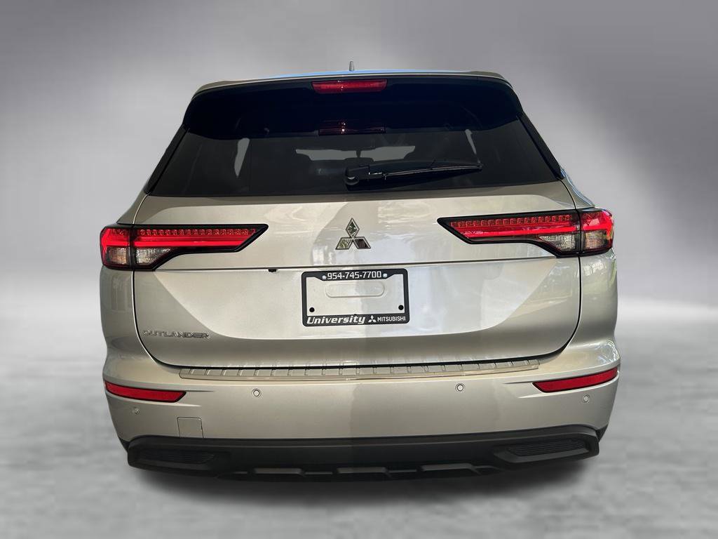 Used 2024 Mitsubishi Outlander ES FWD image 27