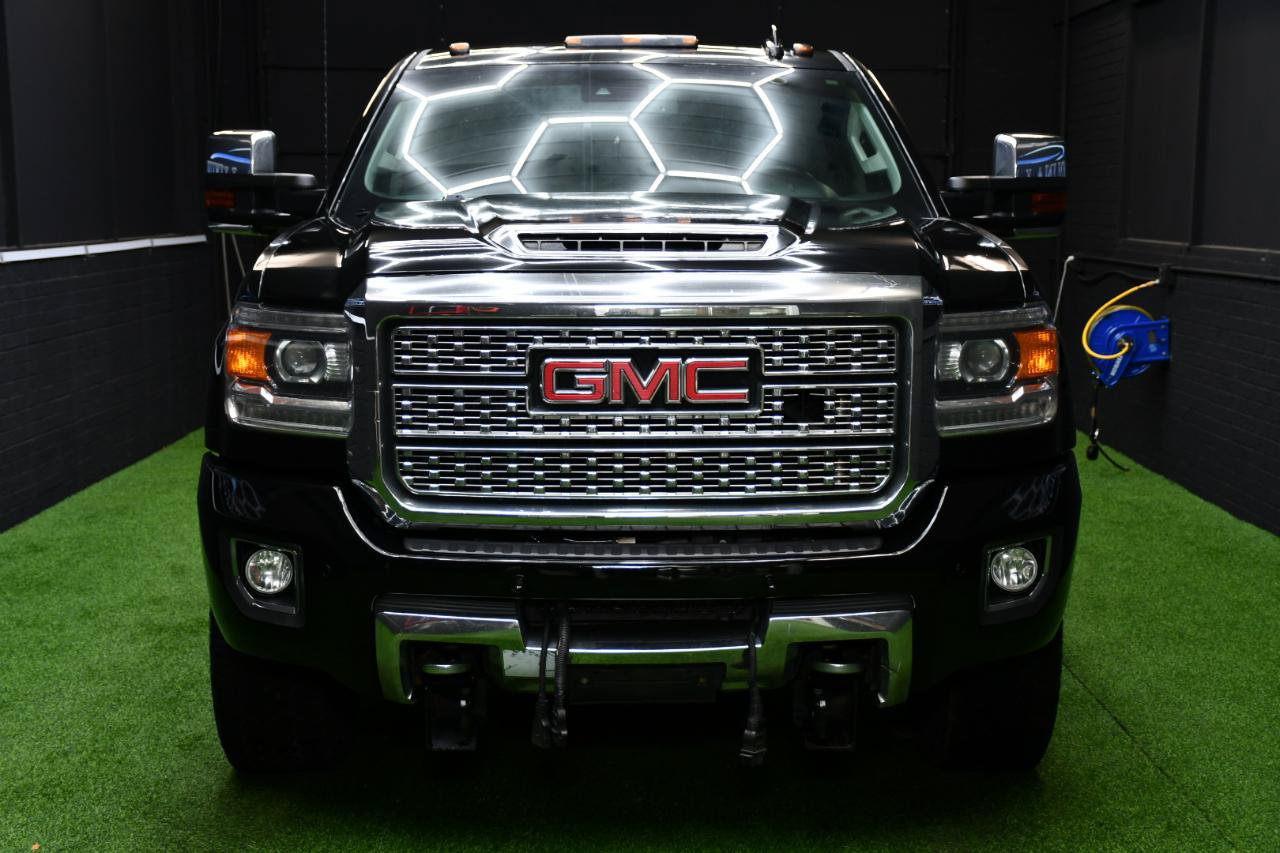 Used 2019 GMC Sierra 2500 Denali w/ Duramax Plus Package AWD/4WD image 8