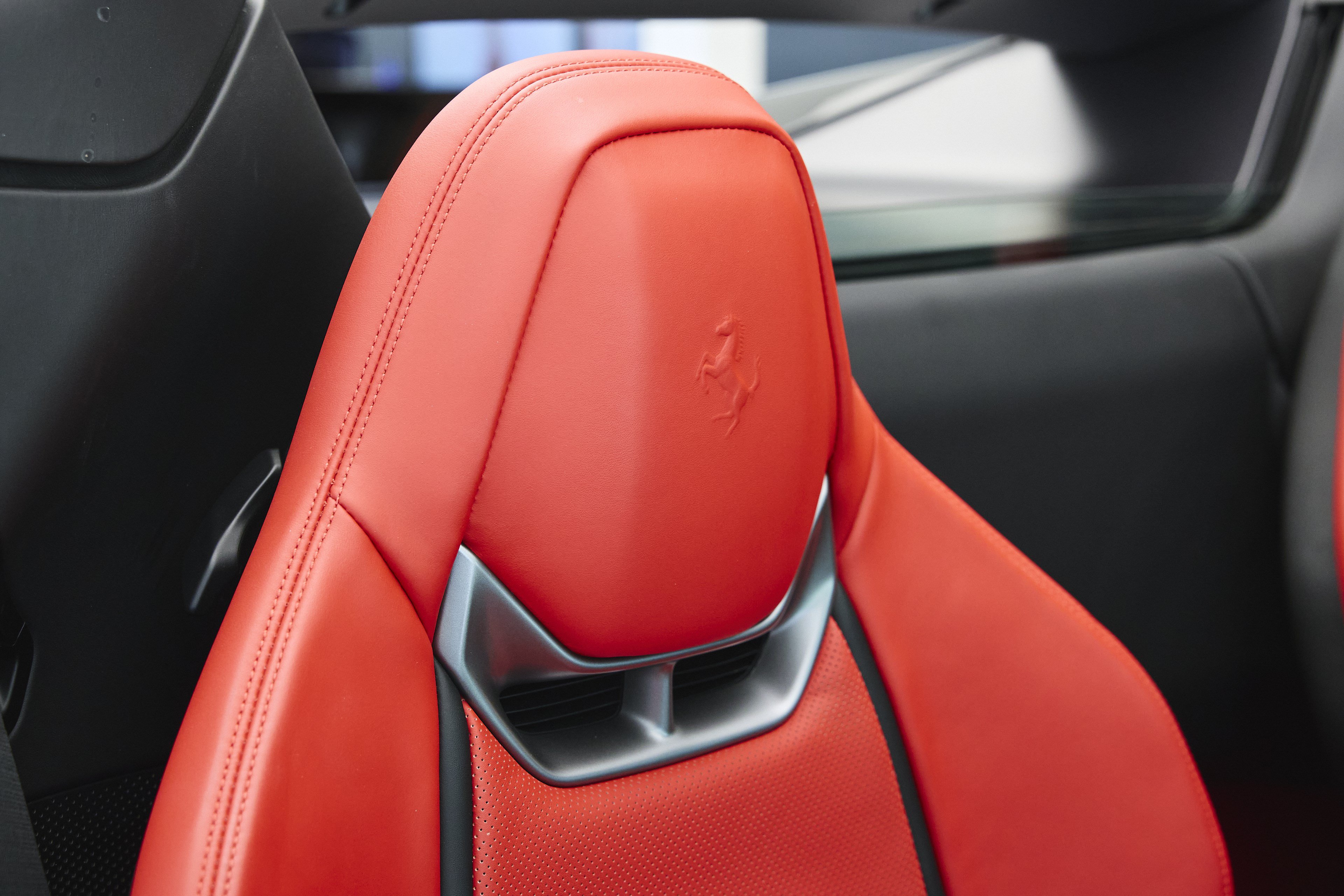 Used 2023 Ferrari 296 GTS RWD image 31