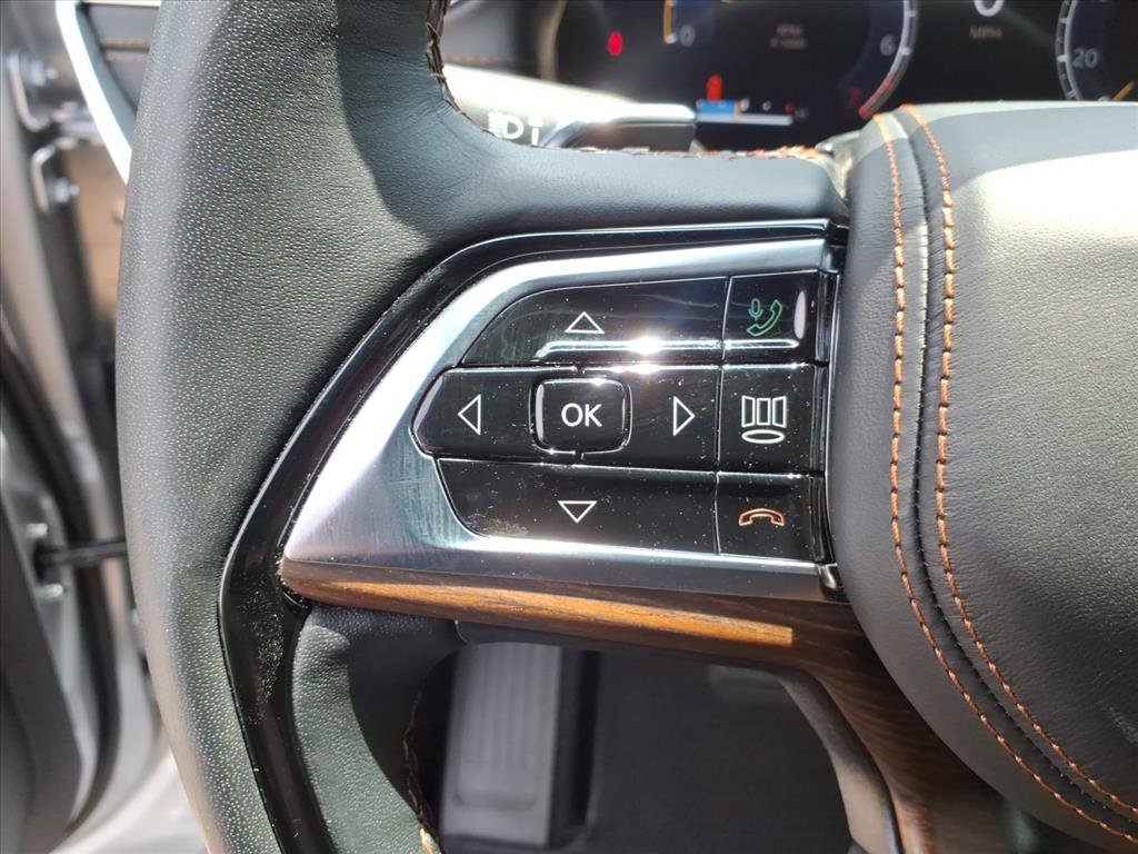 Used 2025 Jeep Grand Cherokee Summit AWD/4WD image 25