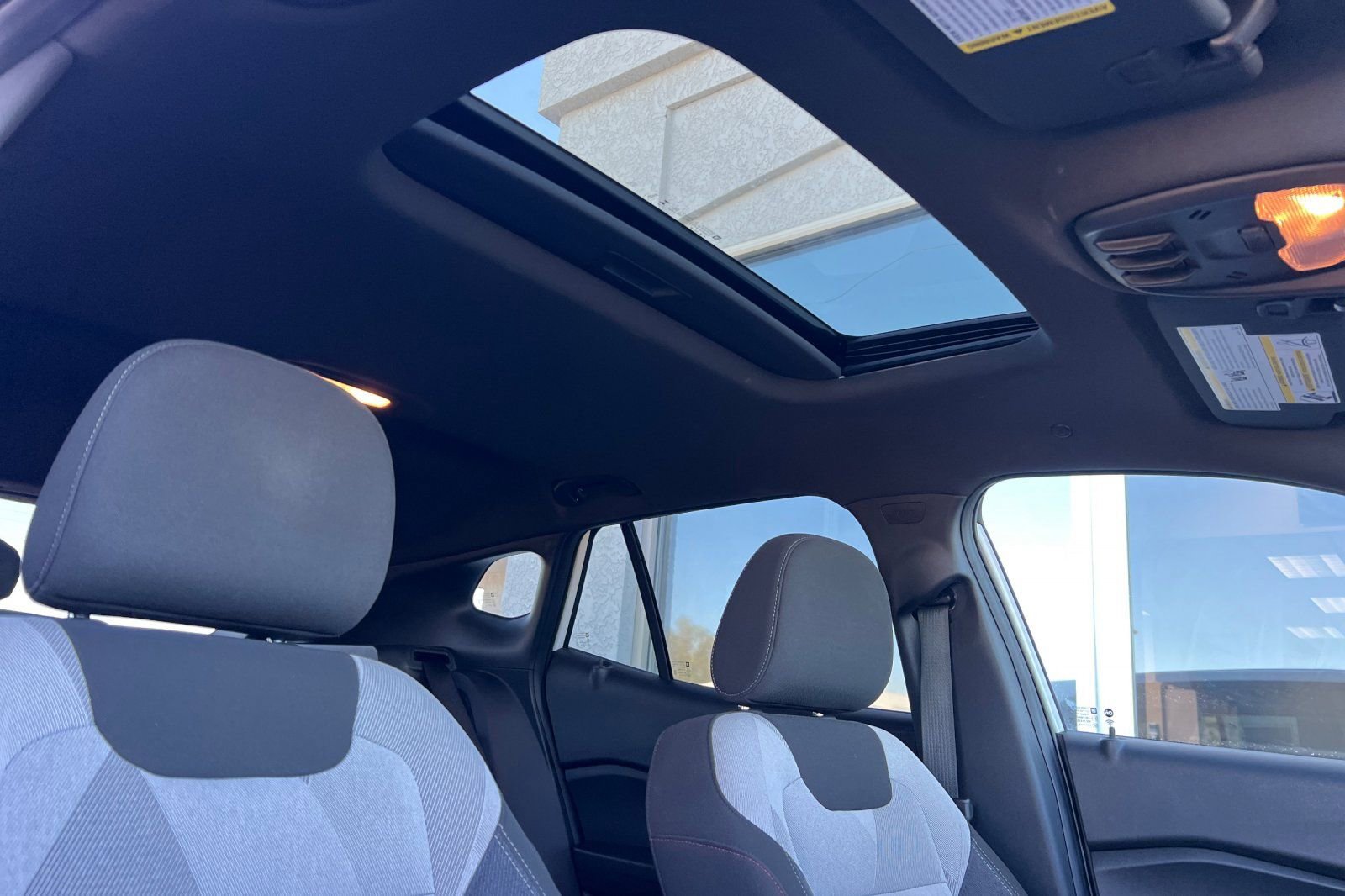 Used 2024 Chevrolet Trax RS w/ Sunroof Package image 18