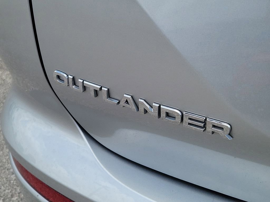Used 2024 Mitsubishi Outlander SE AWD/4WD image 14
