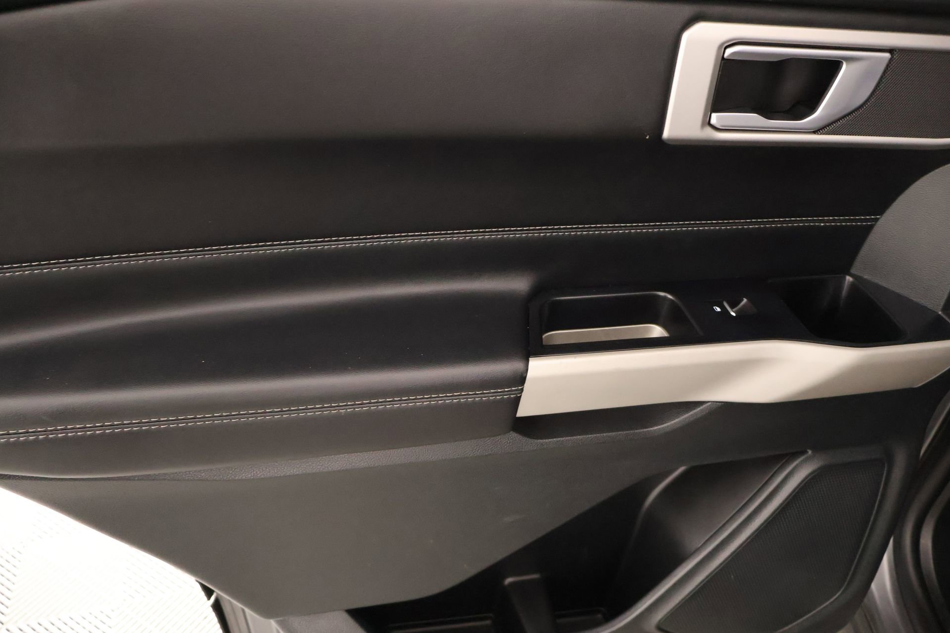 Used 2023 Ford Explorer XLT w/ Equipment Group 202A image 17