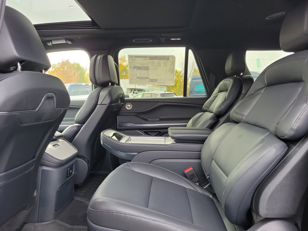 New 2025 Lincoln Navigator L Reserve w/ Jet Appearance Package image 13