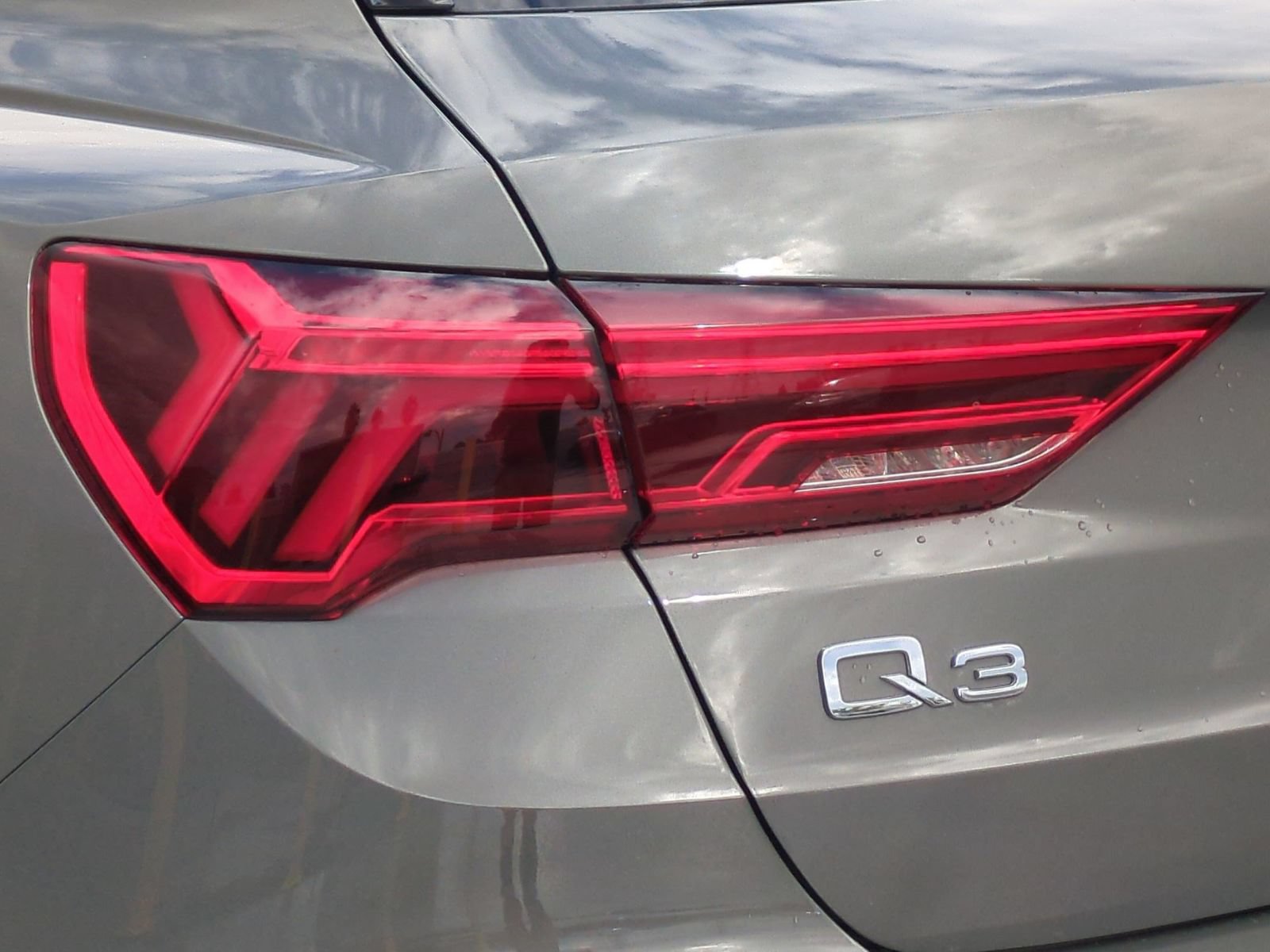 Used 2023 Audi Q3 2.0T Premium w/ Convenience Package AWD/4WD image 18