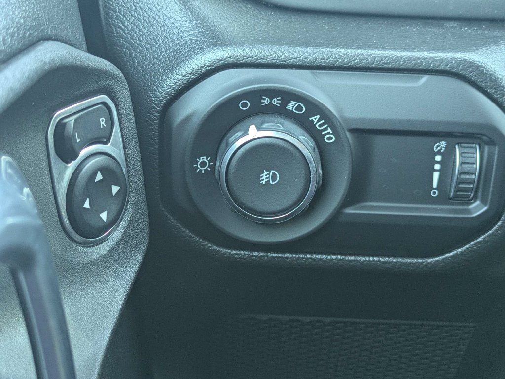Used 2023 Jeep Wrangler Unlimited Sport AWD/4WD image 18