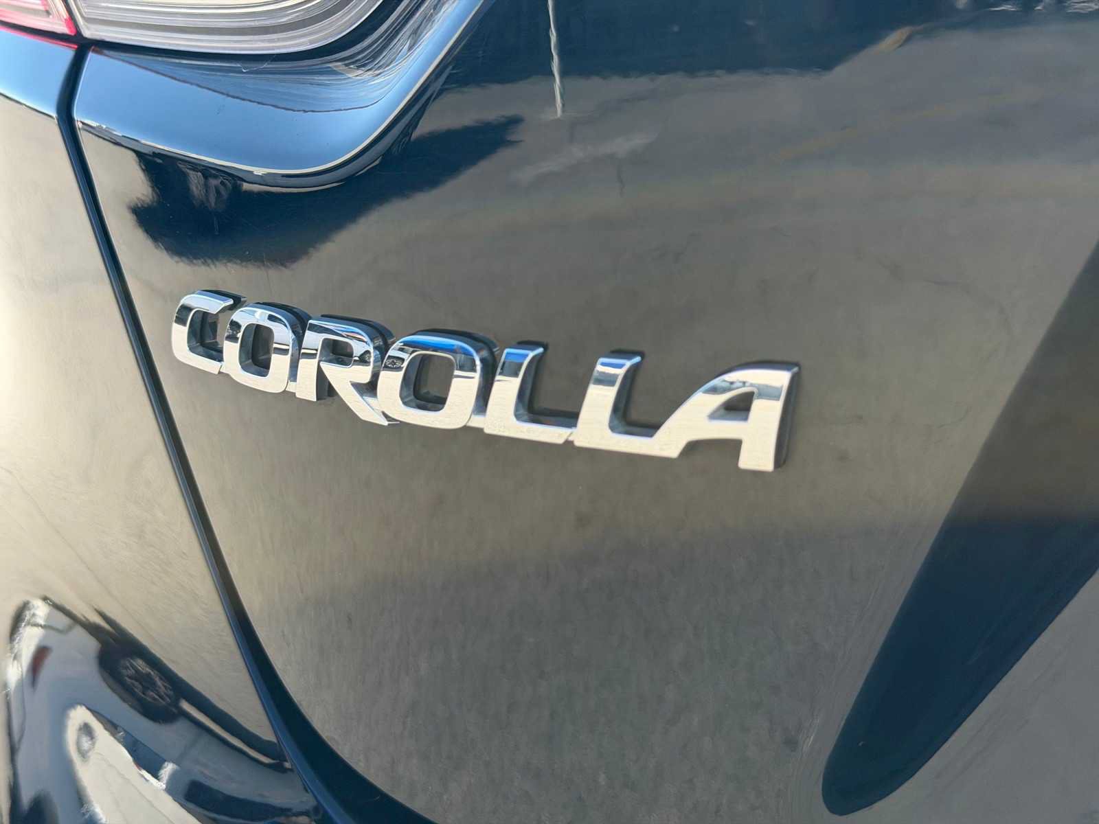 Used 2025 Toyota Corolla LE FWD image 31