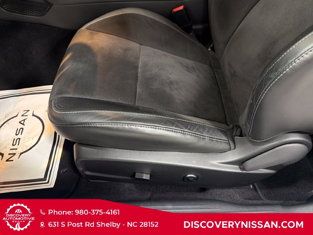 Used 2019 Dodge Challenger GT w/ Plus Package RWD image 13