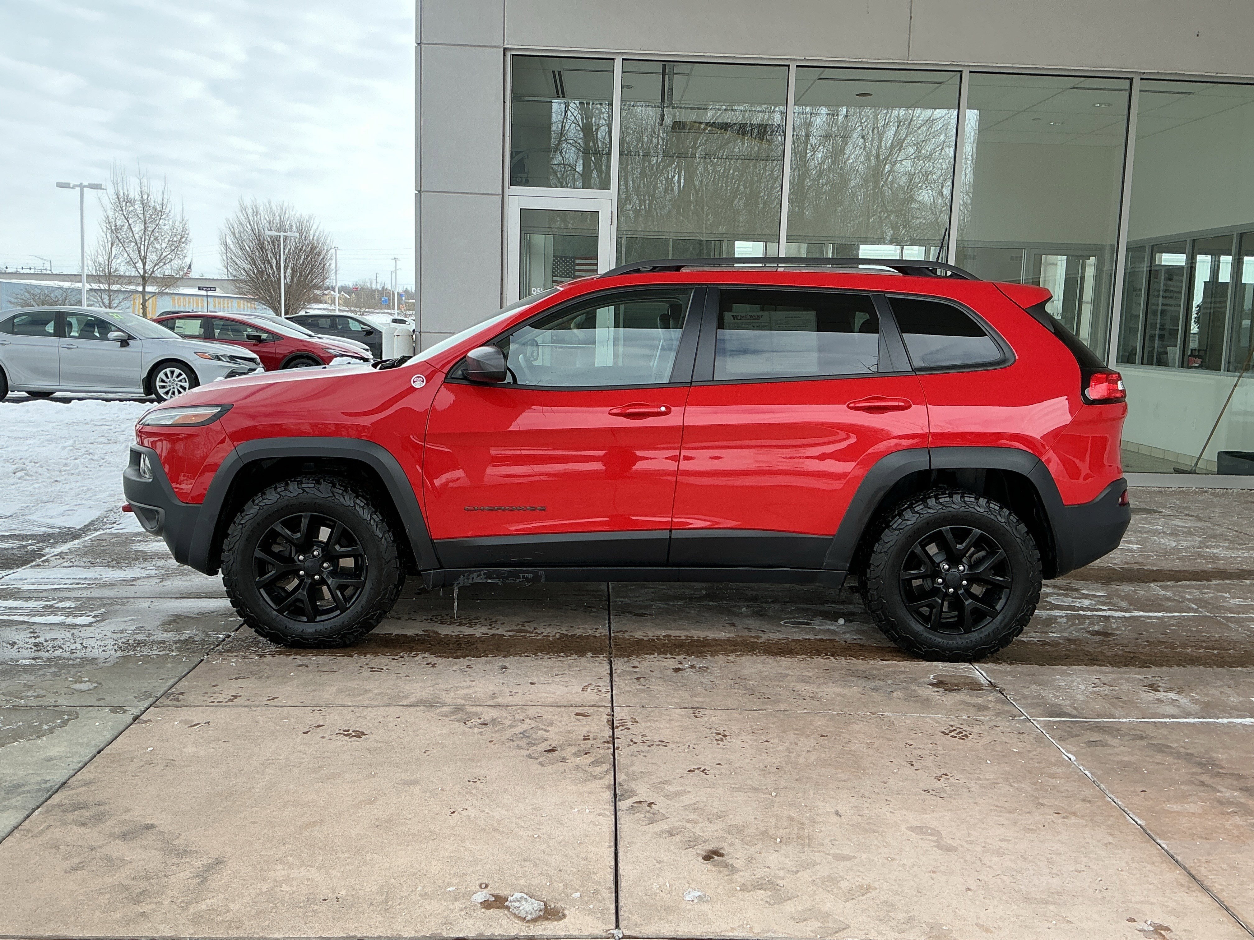 Used 2017 Jeep Cherokee Trailhawk w/ Cold Weather Group image 19