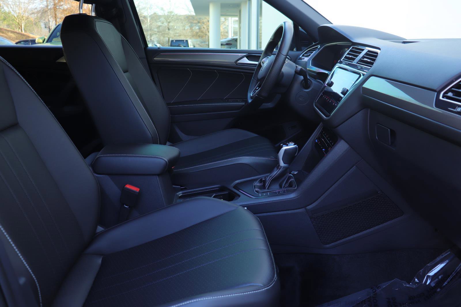 Used 2024 Volkswagen Tiguan SE R-Line image 21