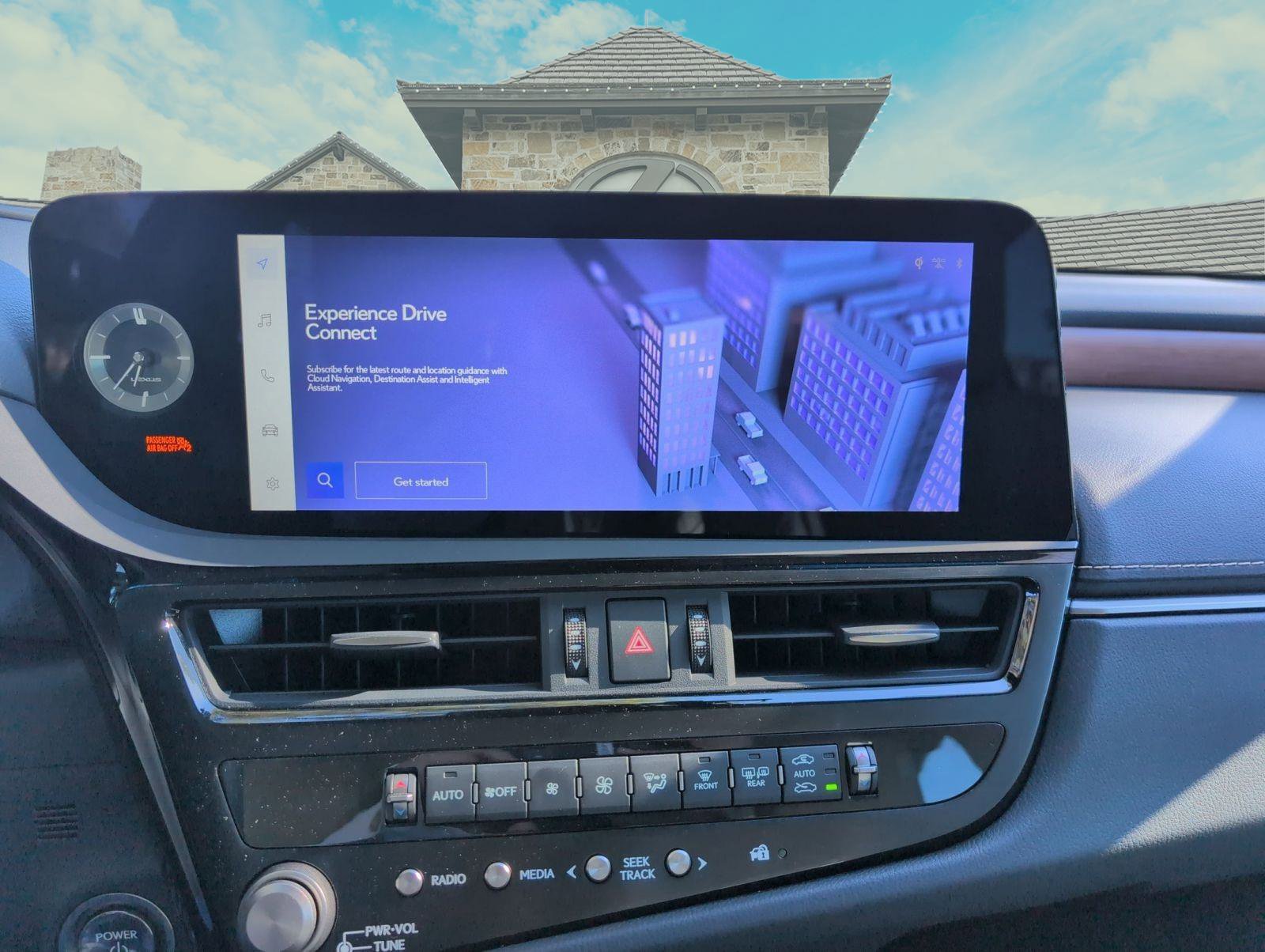 Certified 2025 Lexus ES 300h w/ Premium Package image 11