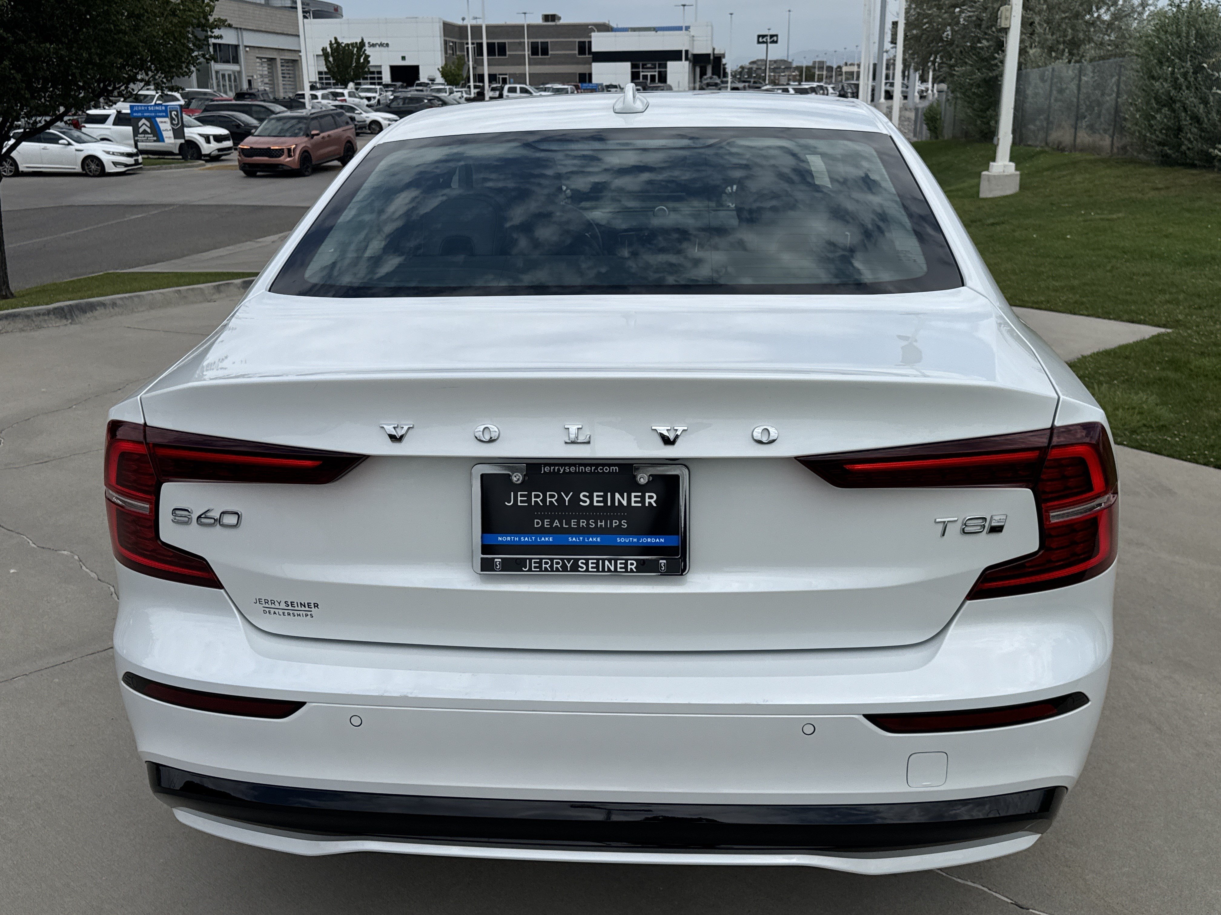 Used 2025 Volvo S60 T8 Ultra w/ Climate Package AWD/4WD image 4