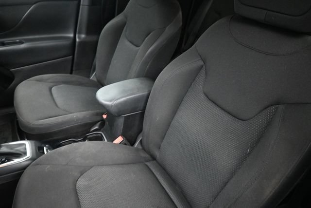 Used 2018 Jeep Renegade Altitude FWD image 18